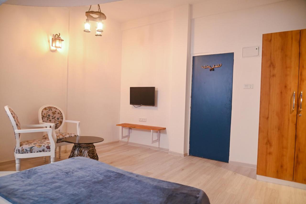 The Voyage - Cafe Hostel Cowork Pune Esterno foto